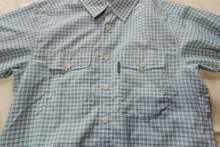 胸にダブルポケット