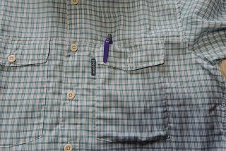 左胸ポケットはペンを挿せます