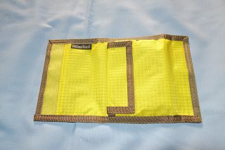 開いた状態、外面