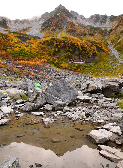 涸沢の池に映る北穂高岳