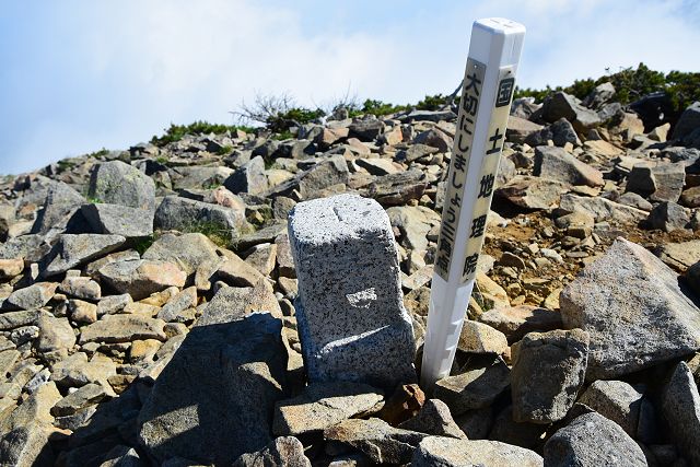 三等三角点「小蓮華」の標石