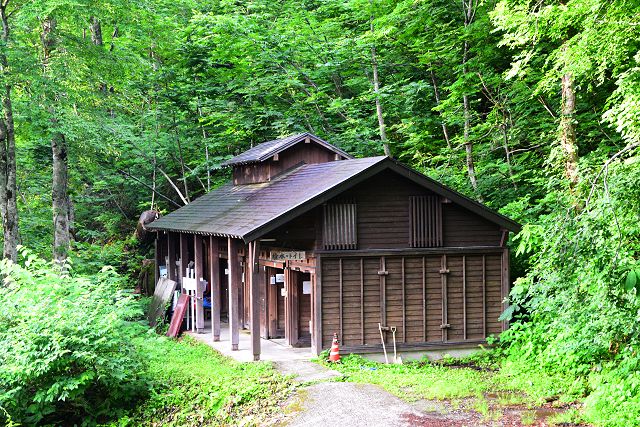 猿倉登山口 水場とトイレ