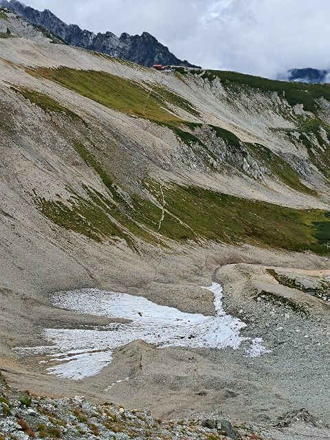 内蔵助山荘から内蔵助氷河への登山道
