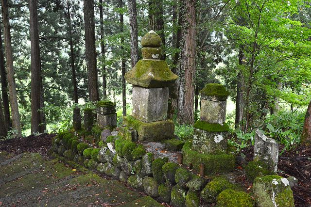 一石五輪塔のある石塔群