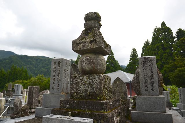 泉光坊の五輪塔