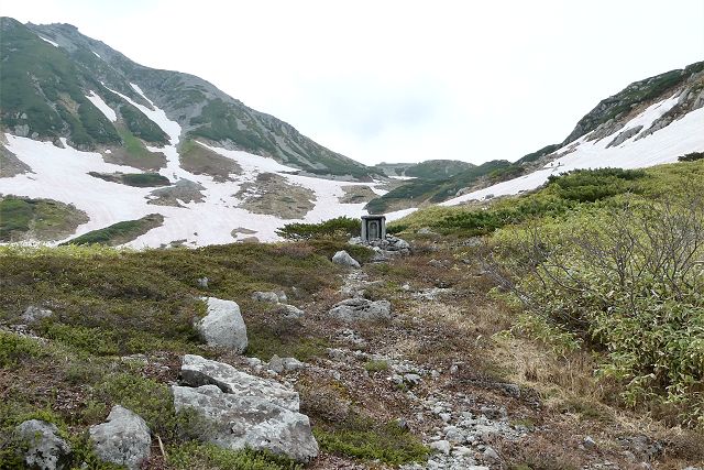 融雪が早くあと10メートル近づけなかった 33番石仏