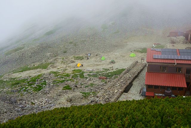 南岳小屋のテント場